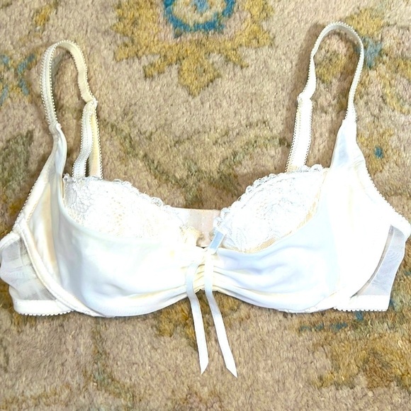 WOW,Delicate,Vintage Ivory Stunning Bra,Just Don’t Make Um Like This Anymore💖 - Picture 2 of 7